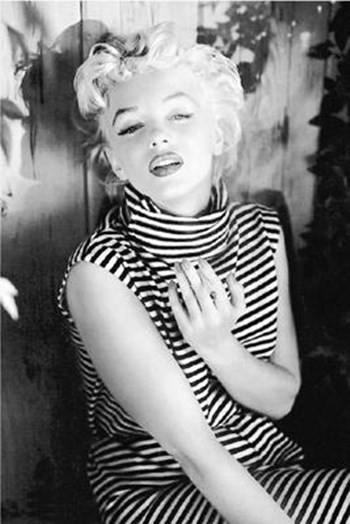 Marilyn Monroe - striped dress art print